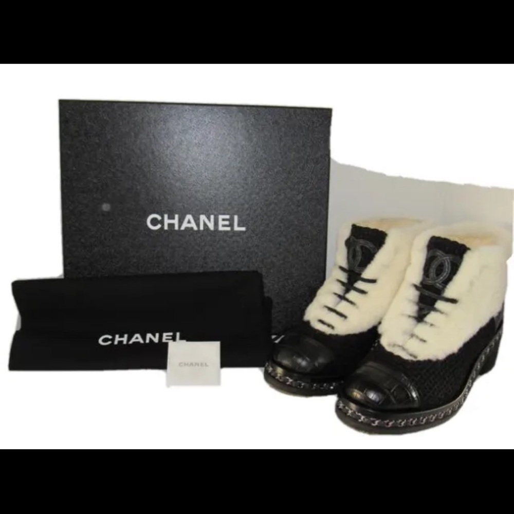 BNIB! Chanel Tweed alligator and nutria fur lined lace up boots